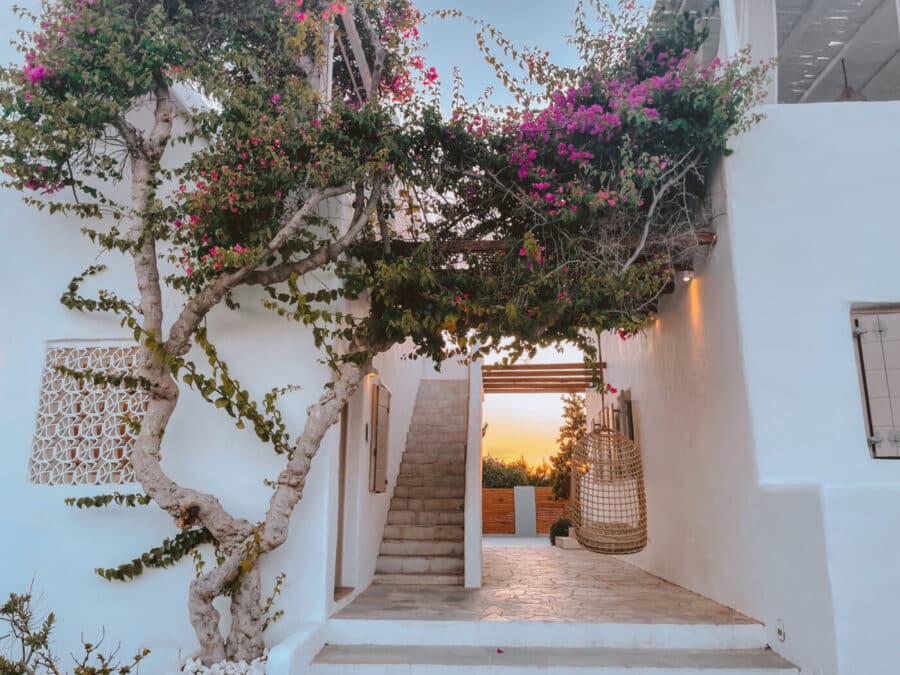 where to stay in Milos